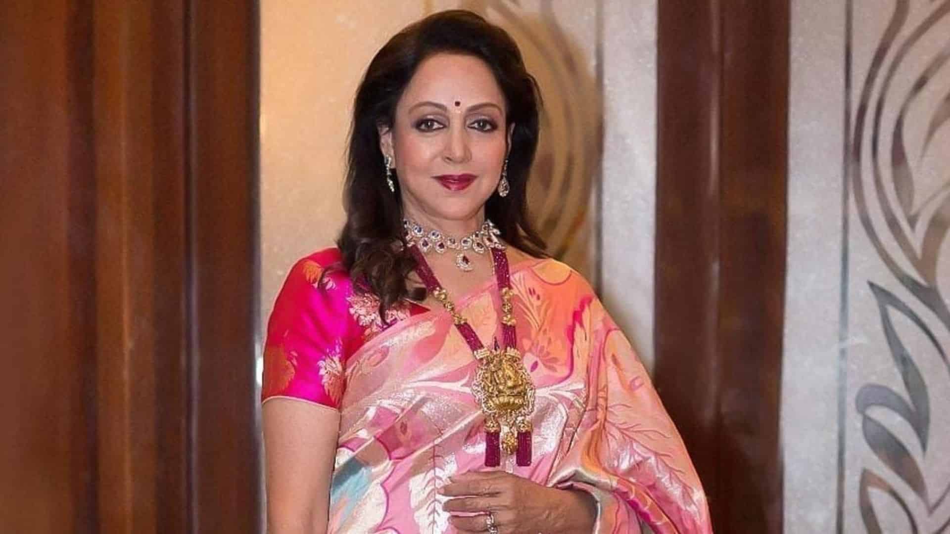Hema Malini Hottest Mature Actresses in Bollywood