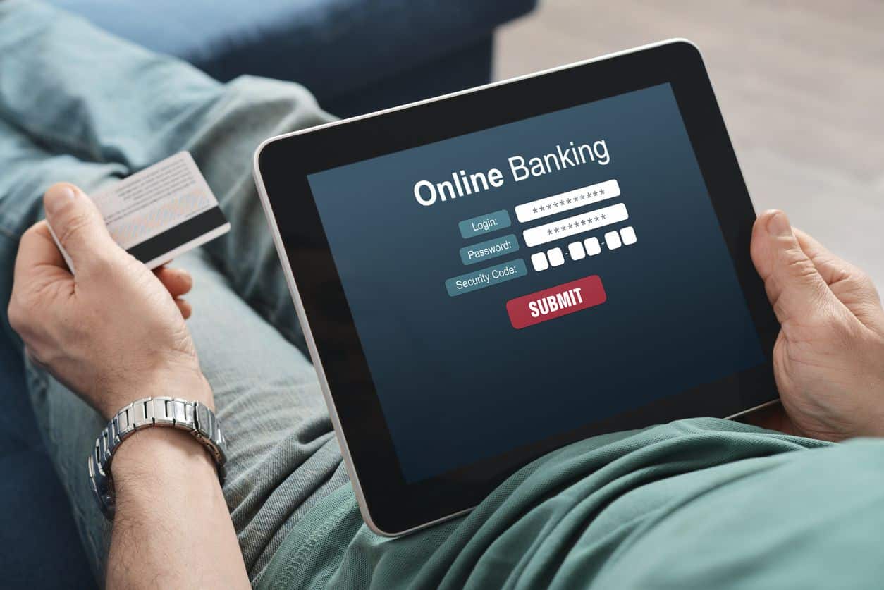 Comparative Analysis Between Mobile Banking & Net Banking