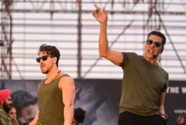 Slippers Thrown On Akshay Kumar And Tiger Shroff In Lucknow
