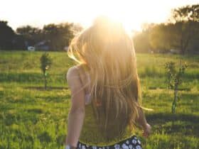 350+ Best Comments on Girl Pic to Impress Her