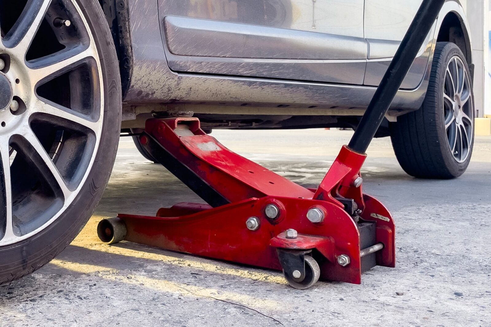 My Car Jack Failed — And It Taught Me Everything