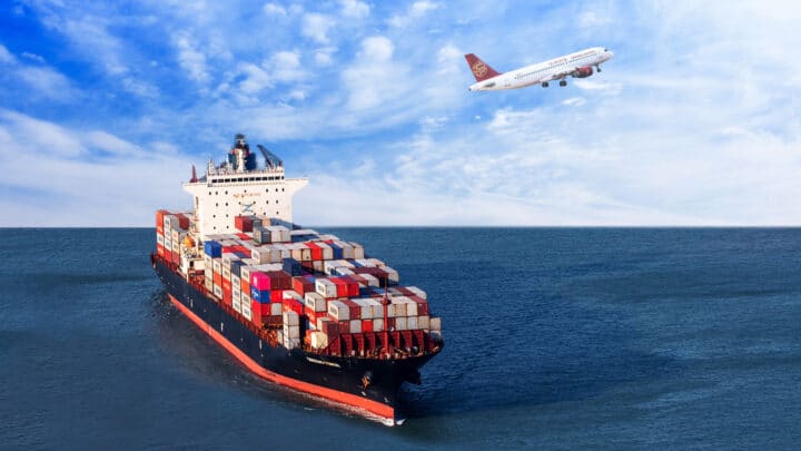 What Does a Sea Freight Forwarder Do During International Cargo Shipping?